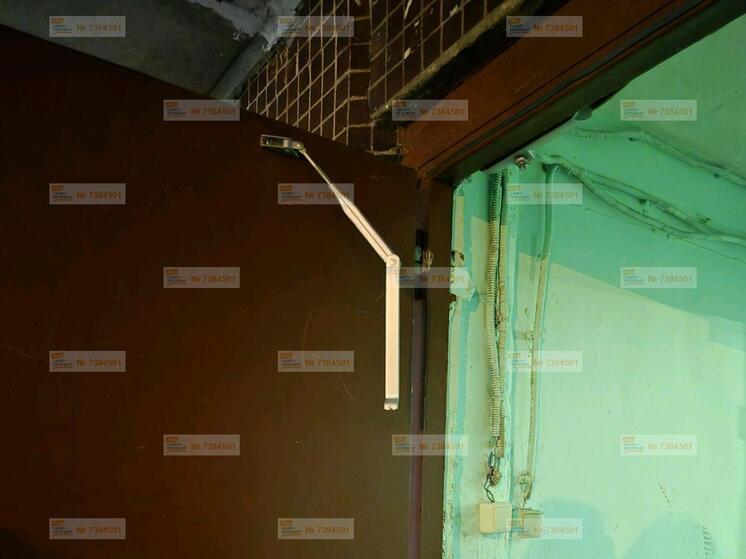 Входная дверь вышла из-под контроля в доме в Петербурге