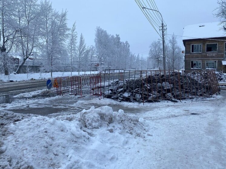 На Никольском проспекте в Архангельске продолжается устранение последствий аварии на водоводе