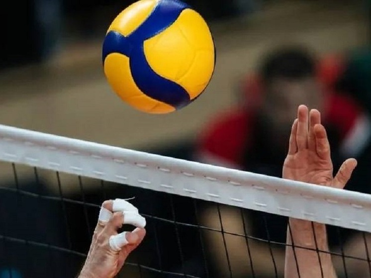 Дмитрий Артюхов сыграл в волейбол с юными ямальскими талантами