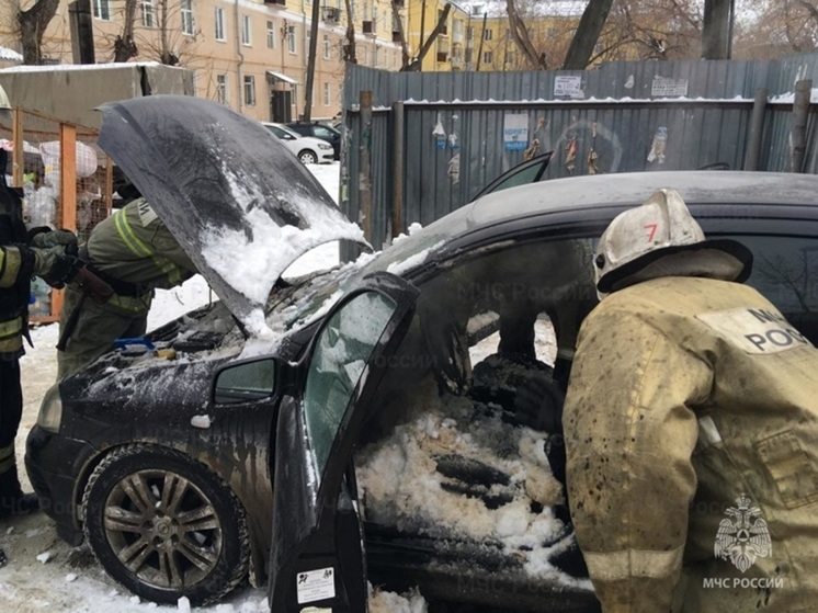 На ЖБИ в Екатеринбурге сгорел Opel Astra