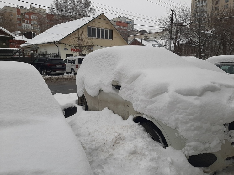 Саратов накрыл длительный снегопад