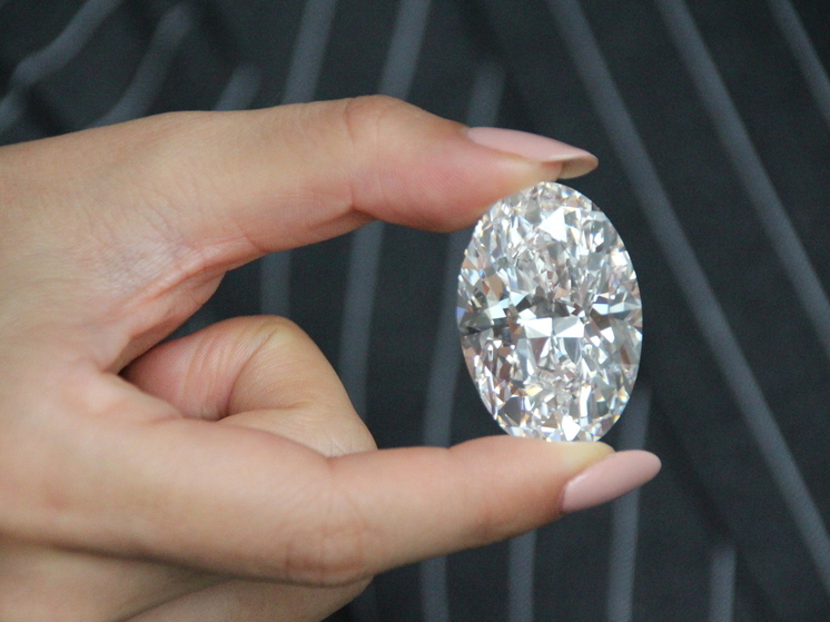 Следствию передан конфискованный бриллиант стоимостью 112 млн руб.