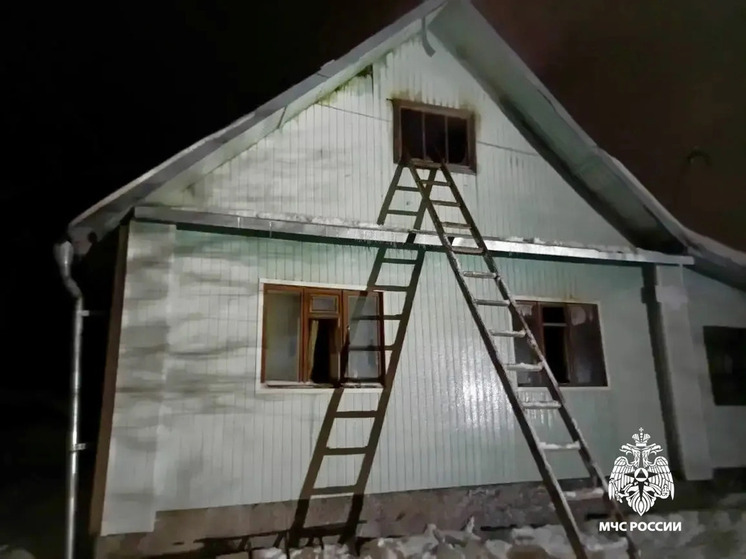 Огнеборцы не позволили пожару полностью уничтожить жилой дом в Тверской области