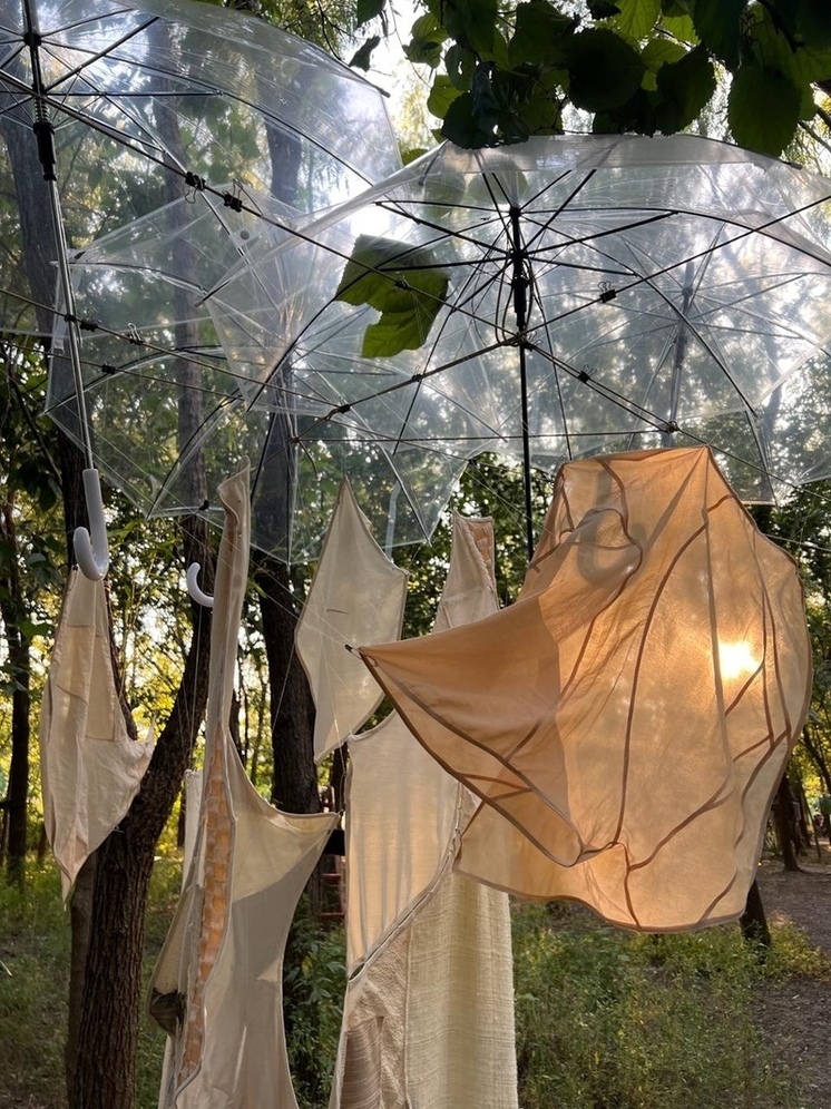 Чем больше цифра захватывает мир, превращая его в пластмассовый, тем больше хочется бежать этого цифрового пластика