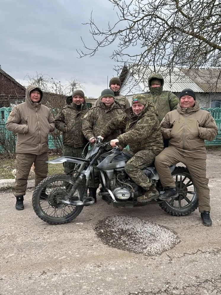 Боец из Калмыкии вернулся на службу с гуманитарной помощью