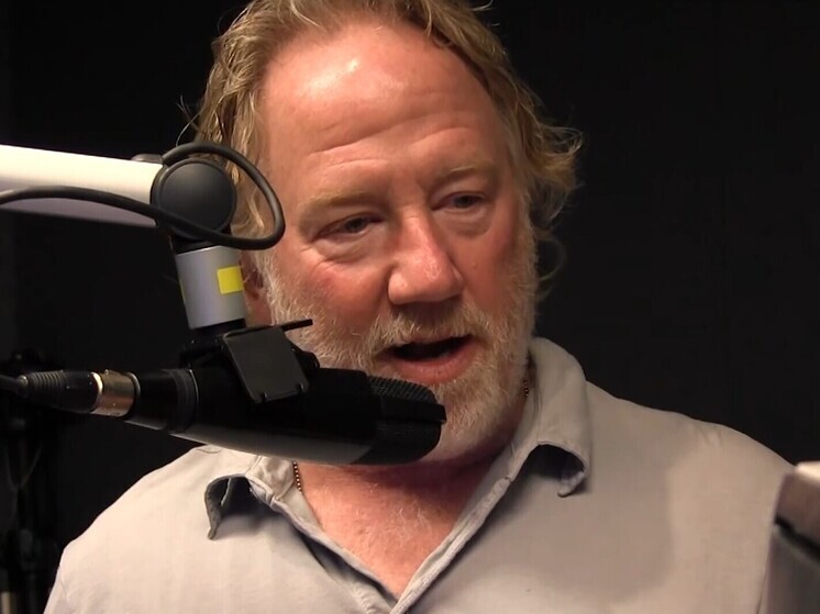 NYT: обладатель "Эмми" Басфилд обвиняется в сексуальном насилии над детьми