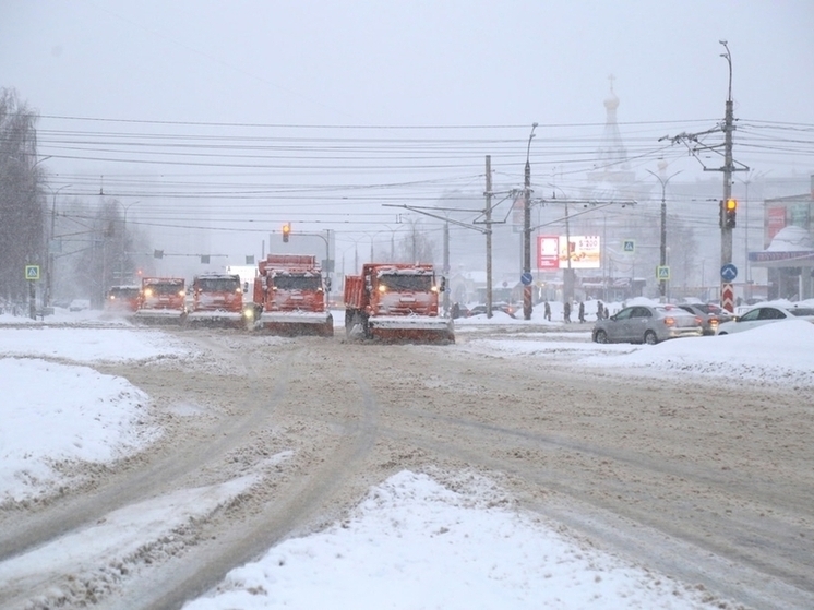 Мэрия Ижевска временно остановила вывоз снега для расчистки основных улиц и проездов