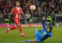 «Бавария» разгромила «Вольфсбург» со счётом 8:1 в 16-м туре Бундеслиги, установив рекорд по автоголам — четыре за три матча. Михаэль Олисе стал лучшим игроком встречи, забив два гола и отдав голевой пас. «Бавария» упрочила лидерство, набрав 44 очка и опережая «Боруссию» на 11 баллов.