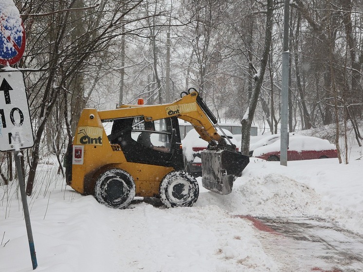 В Москве усилили уборку из-за надвигающегося циклона