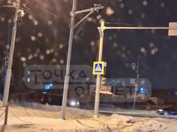 Из-за ДТП с грузовиком в Южно-Сахалинске отключились светофоры на оживлённом перекрёстке