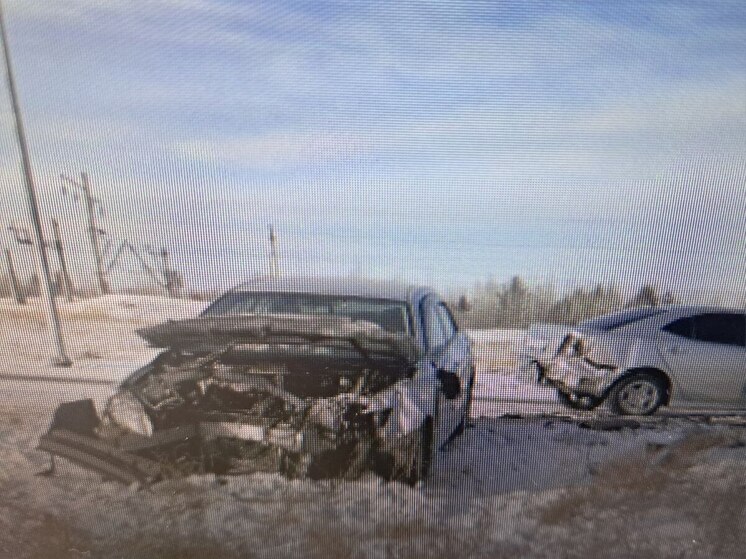 Два автомобиля столкнулись в Чите, три человека увезли в больницу