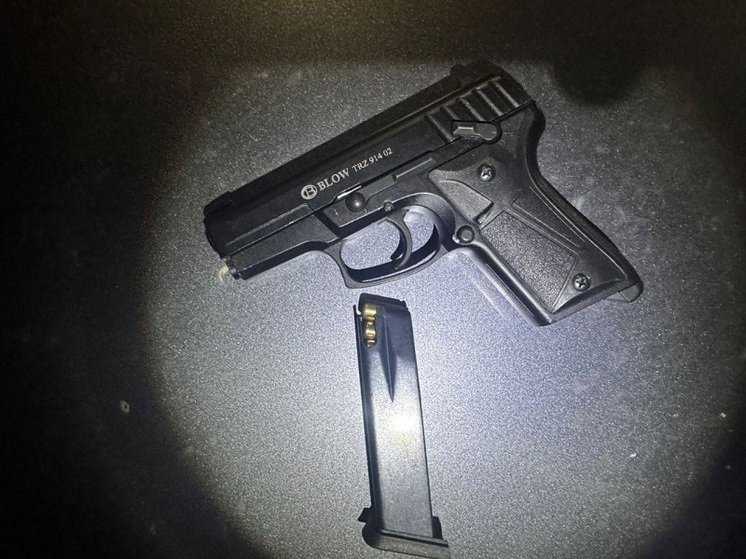 Троих иностранцев с наркотиками и пистолетом задержали в Барнауле