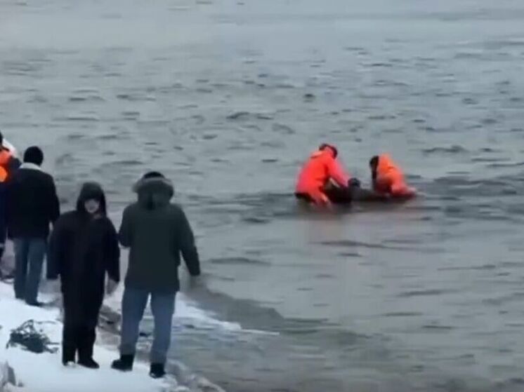 На Байкале ветром унесло 70-летнего аквалангиста