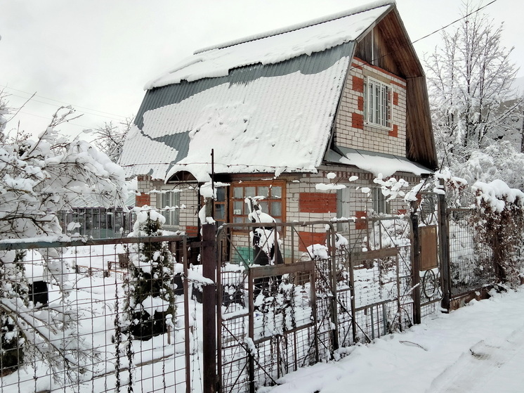 Как спасти бочки с водой от замерзания и трещин - хитрости опытного садовода