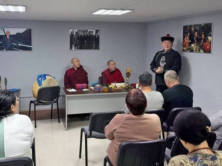 Ламы из этнической Бурятии встречаются с буддистами Магадана
