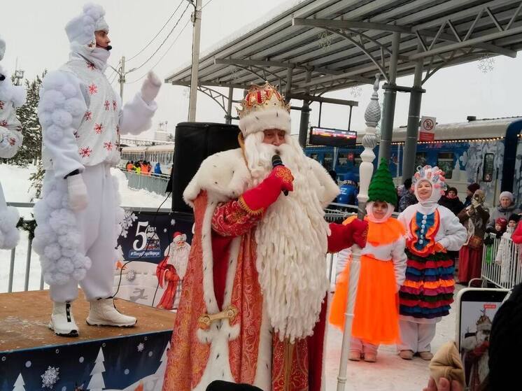 Поезд Деда Мороза побывал в Котласе