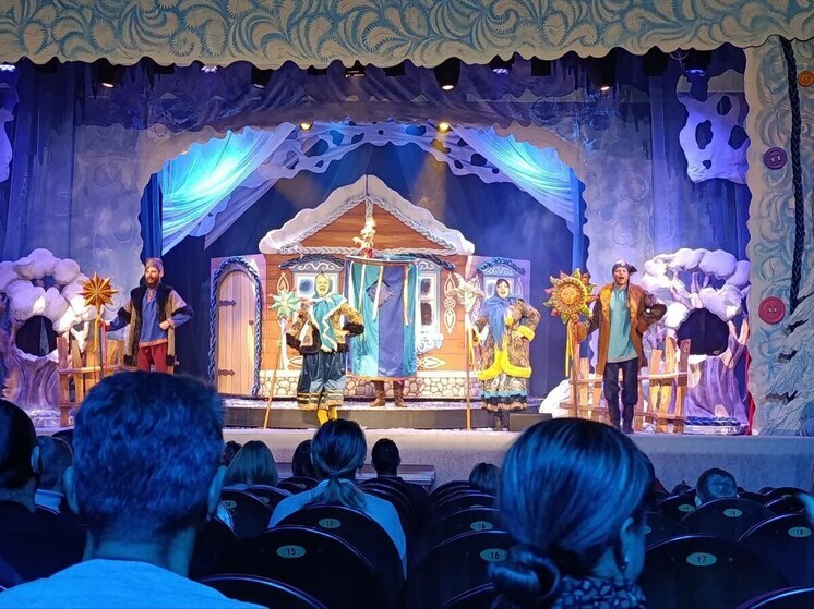 Ясиноватская детвора посетила благотворительный спектакль «Морозко» в Донецком театре кукол (0+)