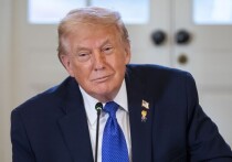 Трамп говорит, что рассматривает "очень серьезные" военные меры против Ирана, охваченного протестной волной