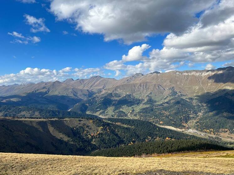 Глава КЧР Рашид Темрезов поздравил жителей республики со 104-летием образования Карачаево-Черкесской автономной области