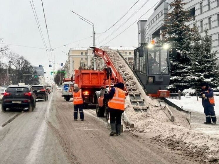 Ночью на улицах Уфы работали 58 человек и 203 спецмашины