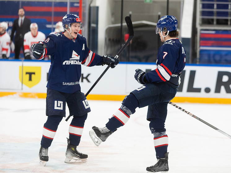 МХК «Ладья» дважды победил «Молот» в Тольятти и возглавил свой дивизион