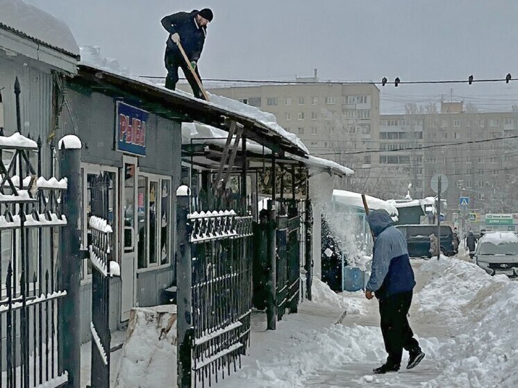 Для жителей Саратова, Энгельса и Балакова открыты горячие линии по вопросам уборки снега