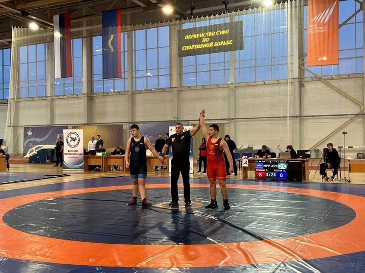 В Мурманске более 100 подростков-борцов поборолись за выход на всероссийский уровень