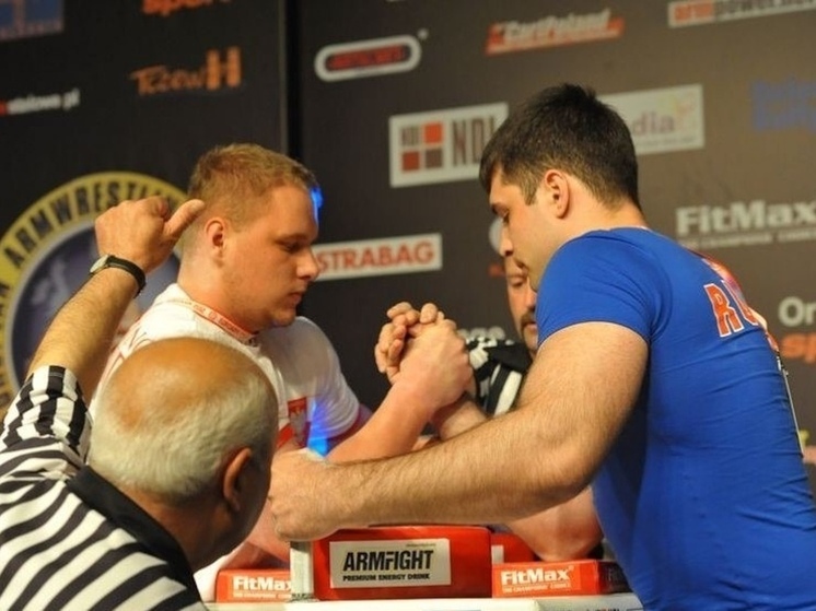 Красноярск отмечает 24-летие первой мировой победы своего спортсмена в армрестлинге