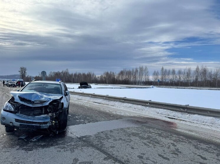 Два человека пострадали в массовом ДТП на Алтае