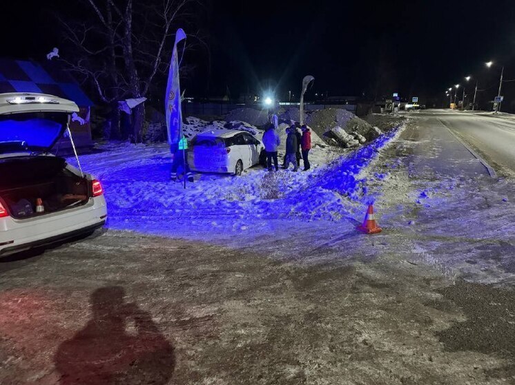 На Алтае туристка пострадала при столкновении минивэна со снегоболотоходом