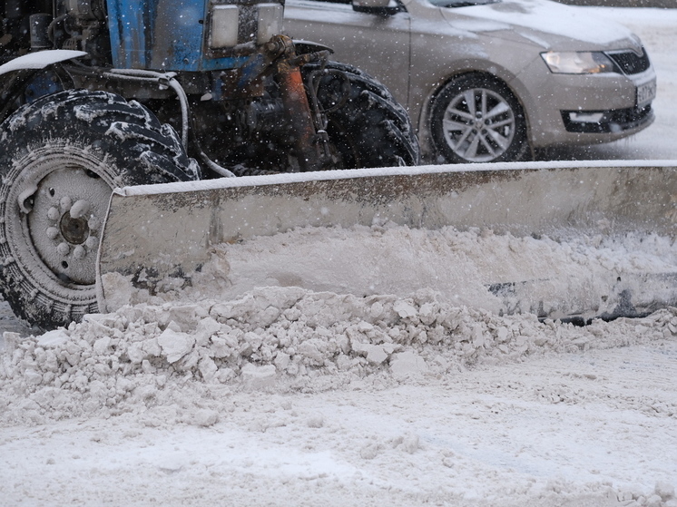 В Волгограде усилили обработку улиц для борьбы с гололедицей