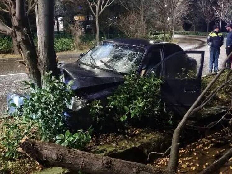 УВД: 17-летний парень устроил ДТП в Сочи, пострадала несовершеннолетняя