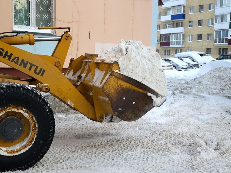 УК в Южно-Сахалинске грозят прокурорской проверкой за плохую уборку снега