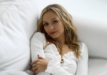 Российская гимнастка Дарья Нагорная поделилась контентом с Бали, где отдыхает вместе с мужем, олимпийским чемпионом по спортивной гимнастике Никитой Нагорным. Спортсменка выгуляла модный аутфит.