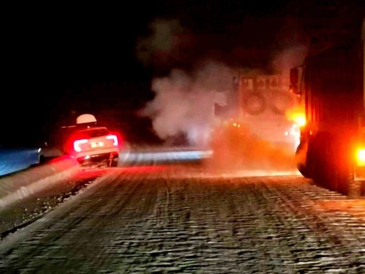 На трассе Приамурья из-под снега в -43 градуса вытащили семью с детьми