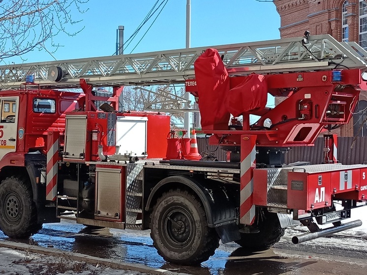 В Саратовской области горели большой дом и баня