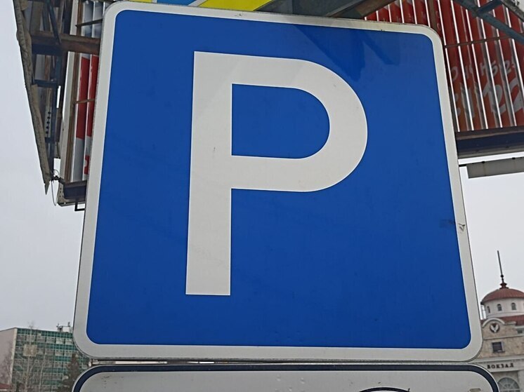 Припаркованные машины усложняли уборку снега в Калининграде