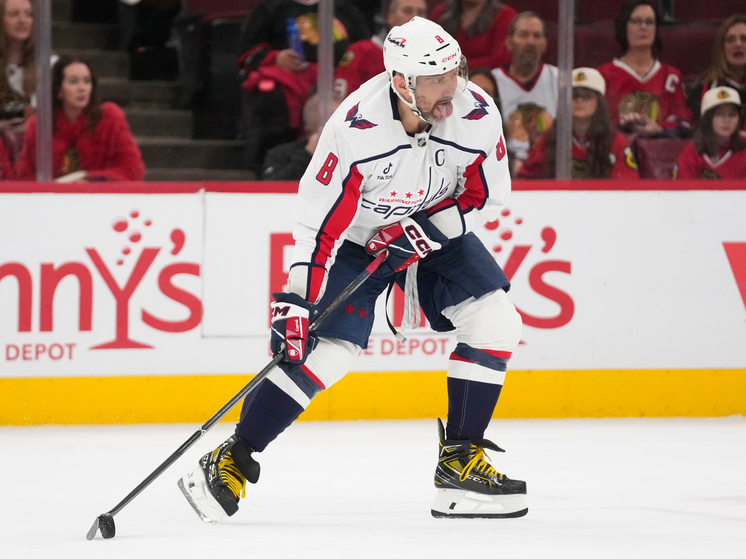 Российская звезда НХЛ, капитан клуба «Вашингтон Кэпиталс» Александр Овечкин отличился в минувший игровой игровой день, забросив в четвертой игре подряд