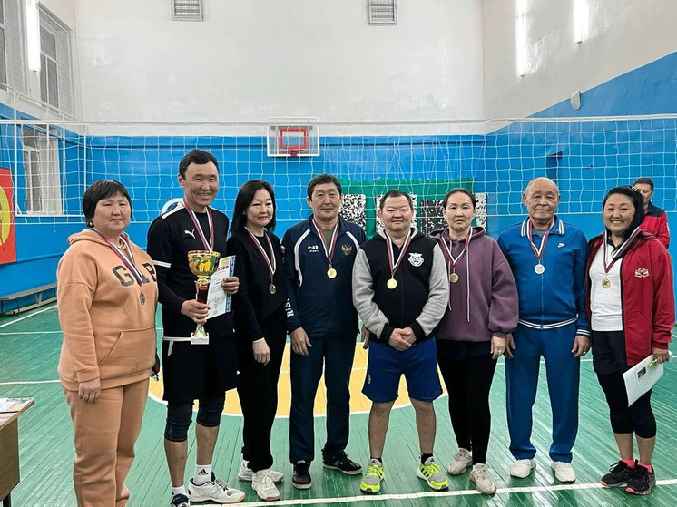 Ветераны волейбола Калмыкии состязались в турнире