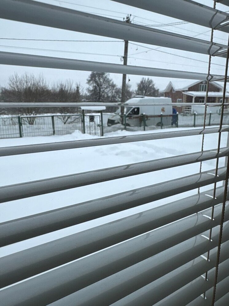 В Тульской области скорая помощь застряла в снегу на нечищеной дороге