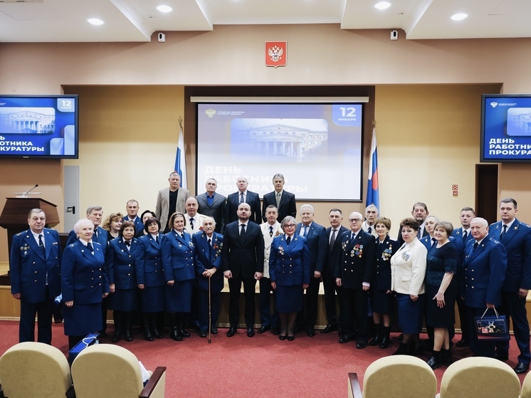 В Самаре губернатор Вячеслав Федорищев наградил лучших работников прокуратуры