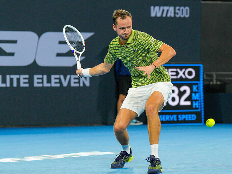 Победа Даниила Медведева на турнире ATP 250 в Брисбене стала не просто стартовым успехом сезона-2026, но и ознаменовала возвращение россиянина в элиту мирового тенниса, подняв его на 12-е место в рейтинге Ассоциации теннисистов-профессионалов (АТР). Это движение вверх на одну позицию может показаться скромным, но в контексте подготовки к первому в году турниру Большого шлема года — Открытому чемпионату Австралии — приобретает особое значение.