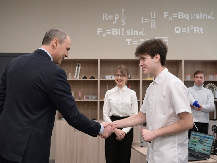 Обновлённую школу в Нижнем Тагиле открыл свердловский губернатор