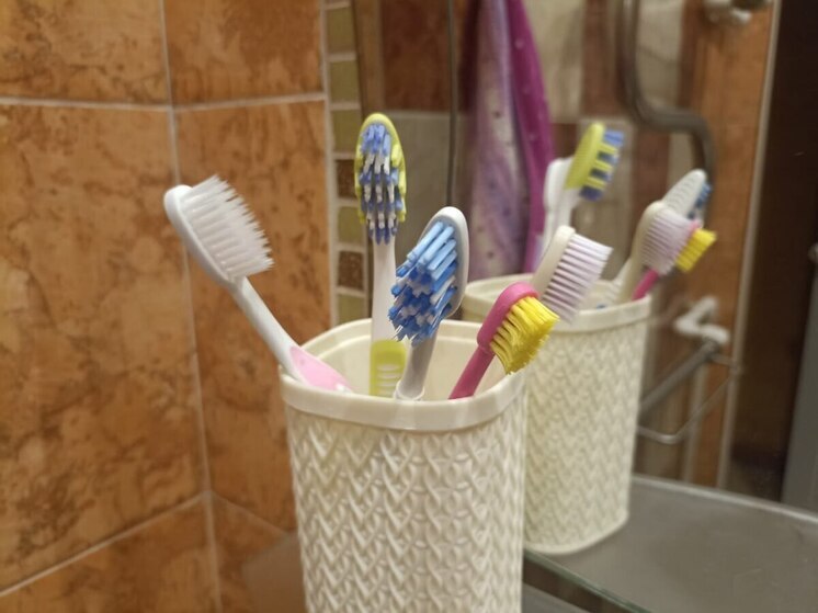 В Петербурге предприниматель подал почти 150 исков из-за зубных щеток