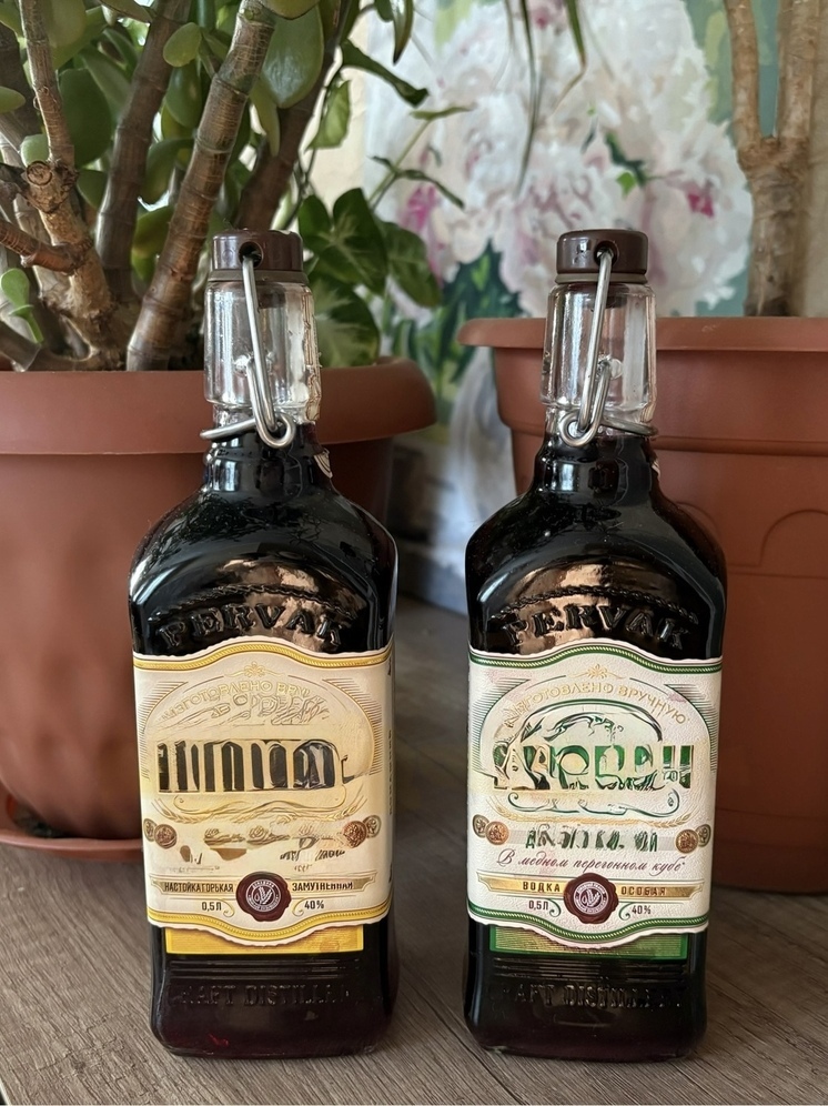 Свыше 900 бутылок сомнительного спиртного: в Мелитополе полиция пресекла торговлю нелегальным алкоголем