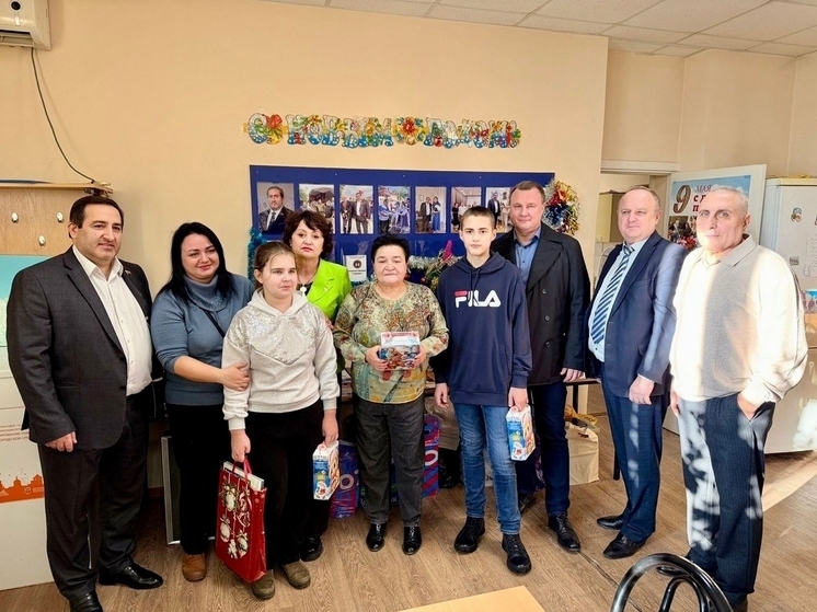 Депутат ЗСК Станислав Гринев исполнил новогодние мечты краснодарских детей