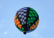 В Великобритании пассажир получил удар током после того, как воздушный шар врезался в силовые кабели во время посадки