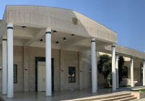 Кипр, передаёт Greek City Times, оказался в состоянии повышенной готовности в связи с расследованием местными властями двух загадочных и потенциально связанных между собой дел: смерти высокопоставленного сотрудника посольства России в Никосии и исчезновения известного российского бизнесмена в Лимассоле