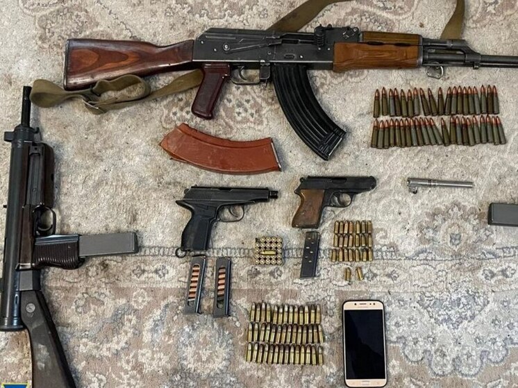 СБУ задержала группировку, пытавшуюся продать крупнейшую партию оружия