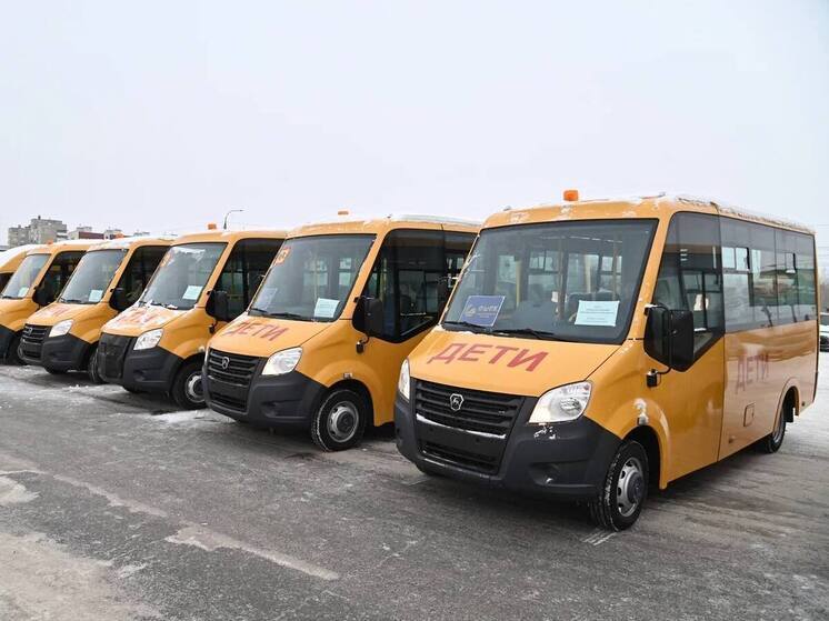 92 новых школьных автобуса отправились в районы Омской области